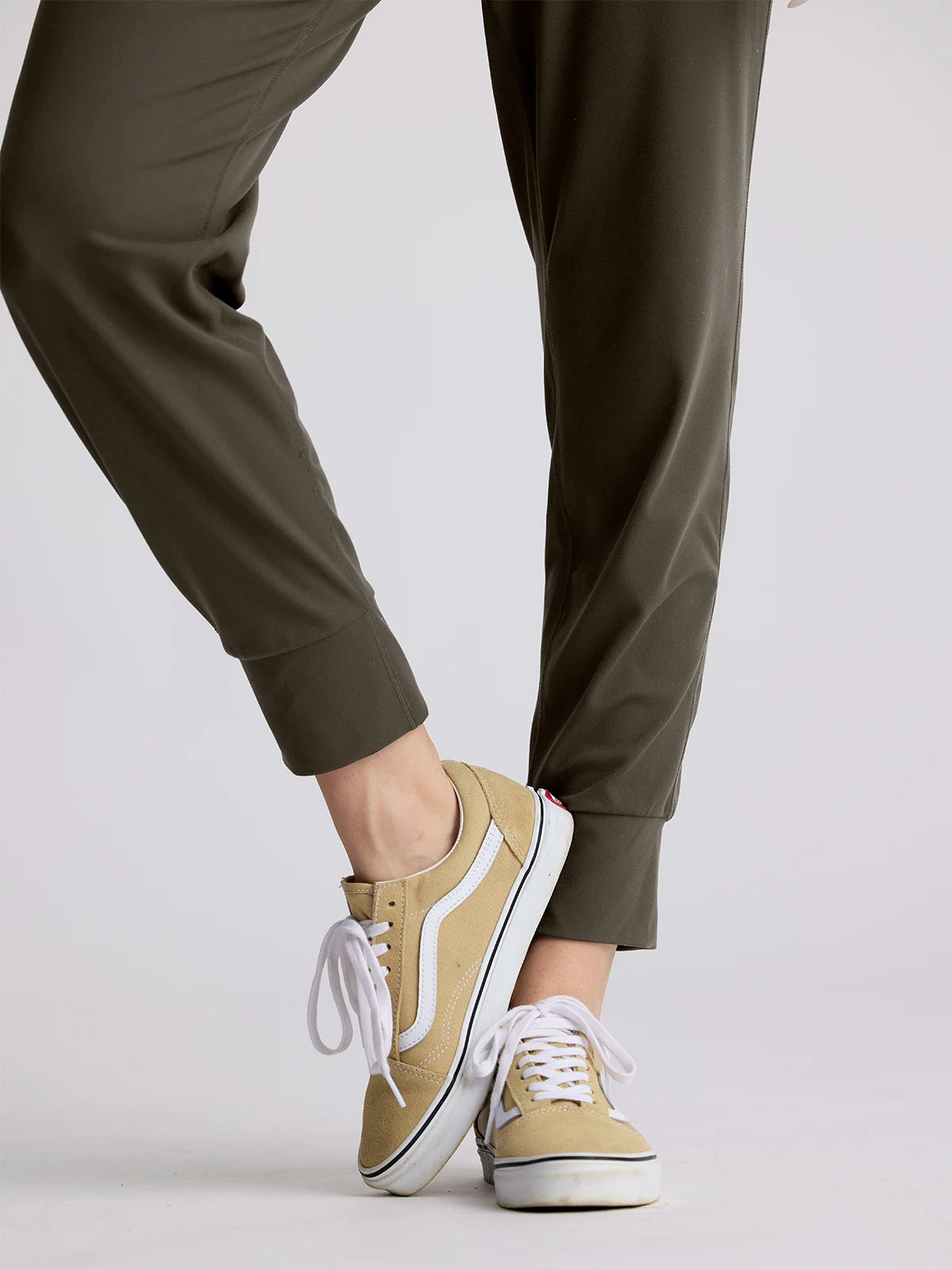 Women's Highmile Fitted Jogger - Smokey Olive