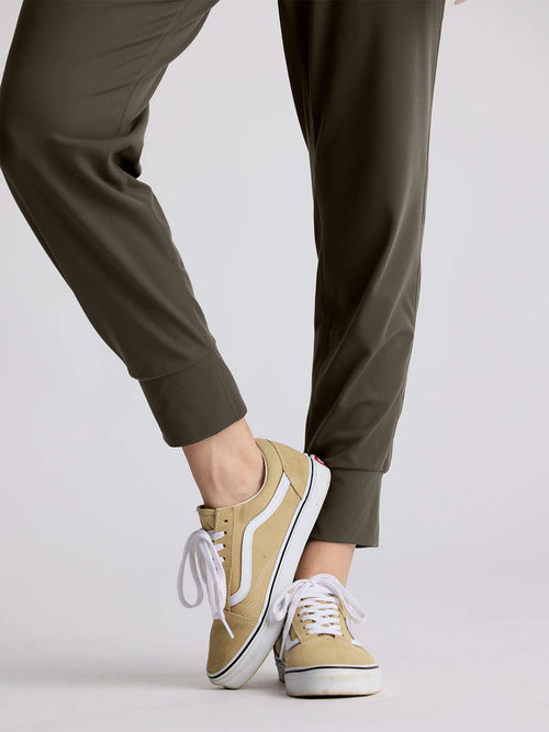 Women's Highmile Fitted Jogger - Smokey Olive