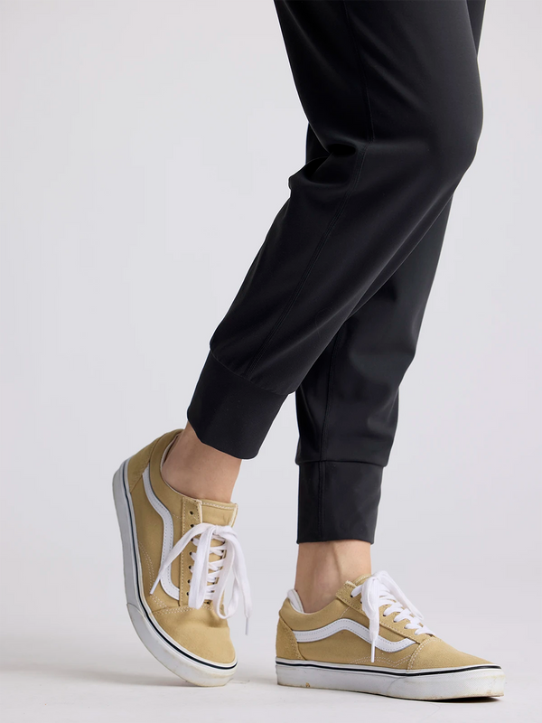 Women's Highmile Fitted Jogger - Black Sand