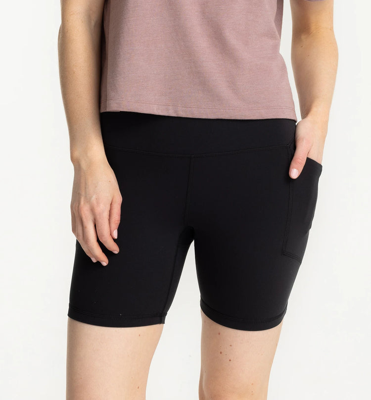 Women's All Day 6" Pocket Short - Black