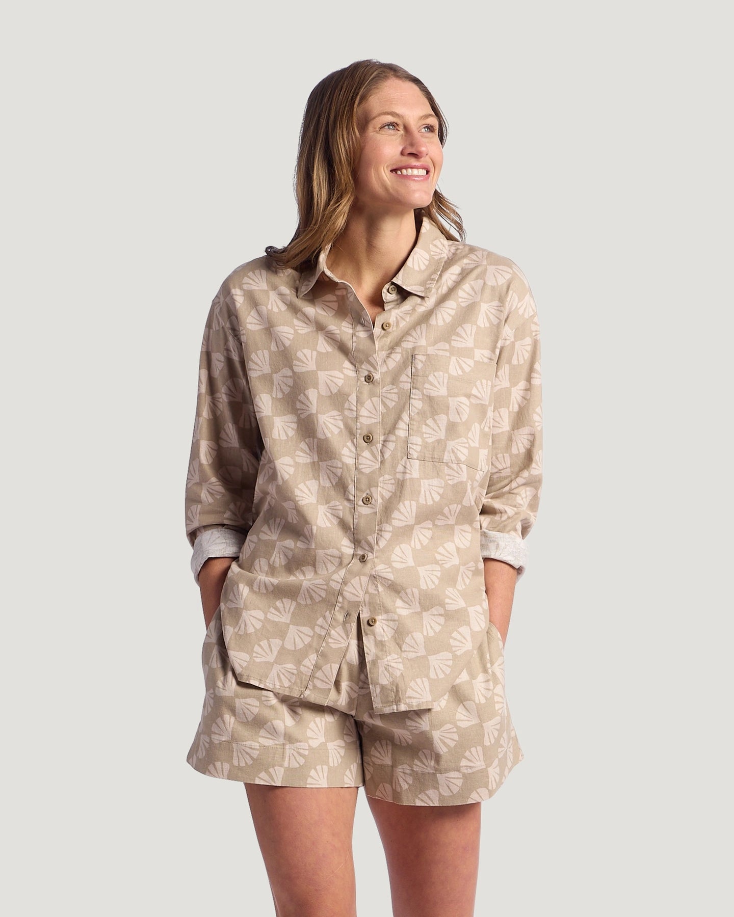 Women's Sullivan's Shirt - Sea Scallop Print Desert Tan
