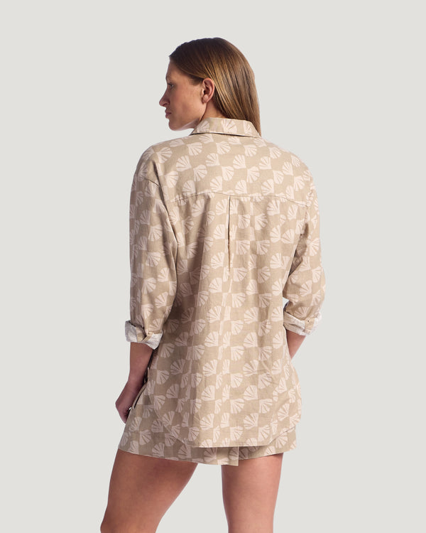 Women's Sullivan's Shirt - Sea Scallop Print Desert Tan