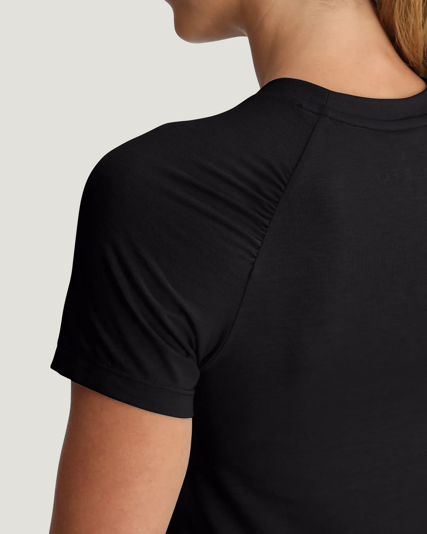 Women's Elevate Lightweight Fitted Tee - Black