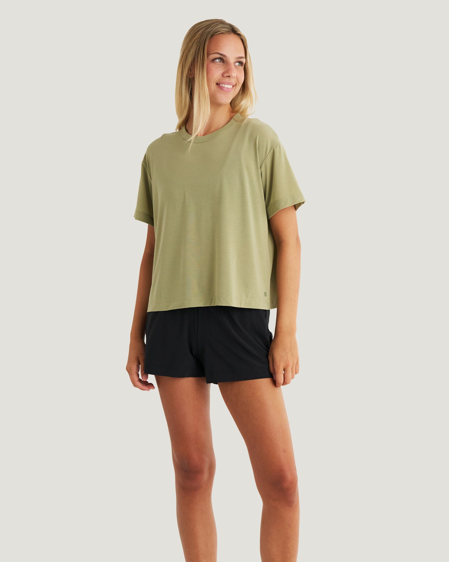 Women's Elevate Lightweight Tee - Tea