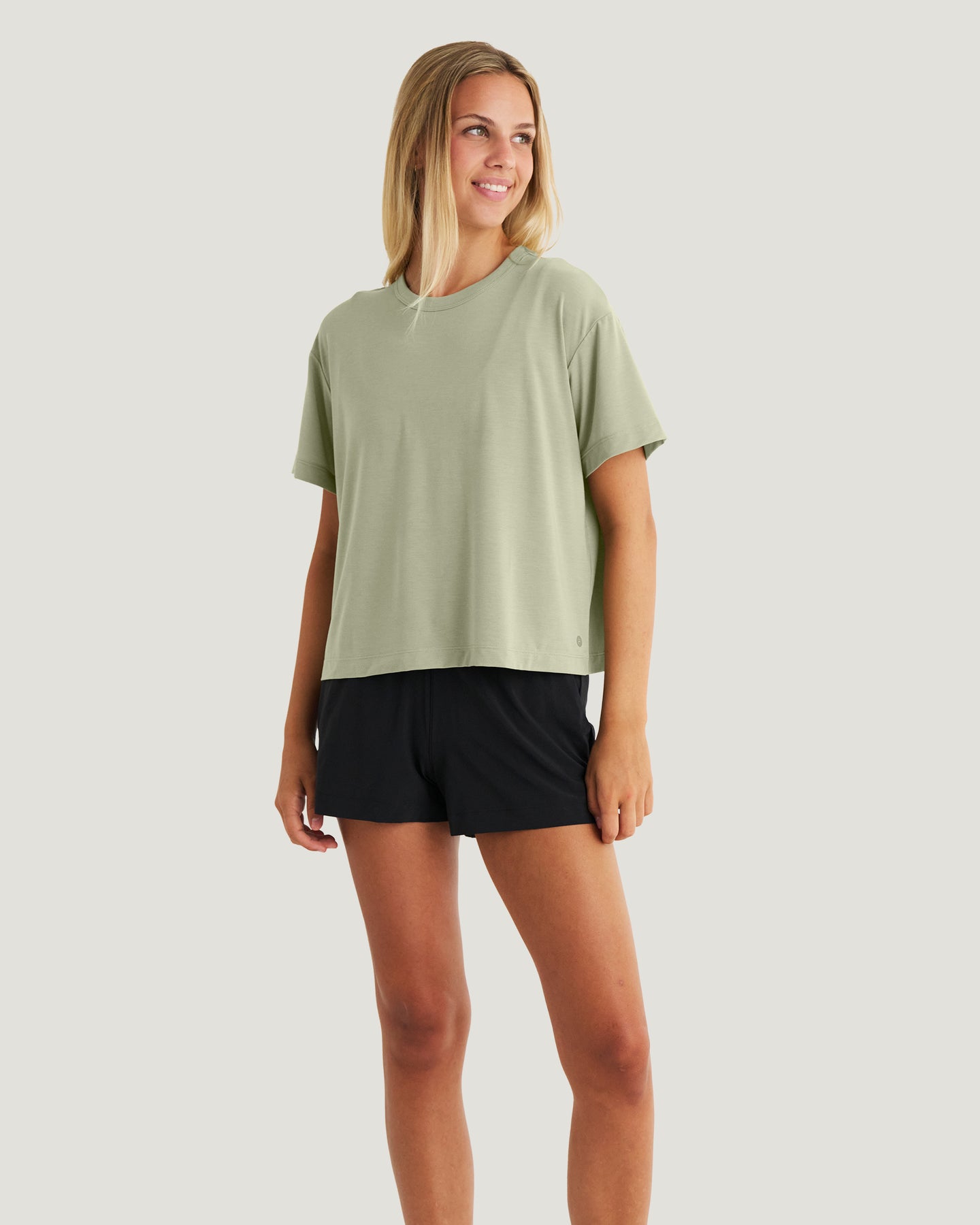 Women's Elevate Lightweight Tee - Tea