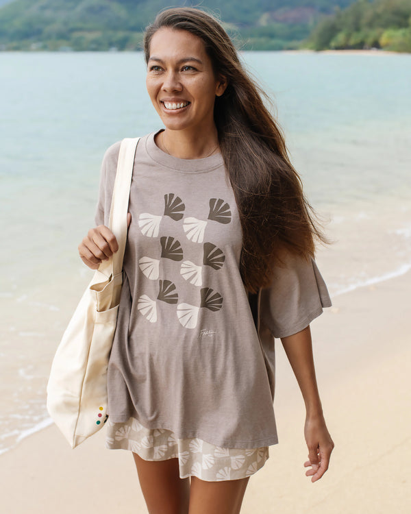 Women's Sea Scallop Tee - Heather Fossil