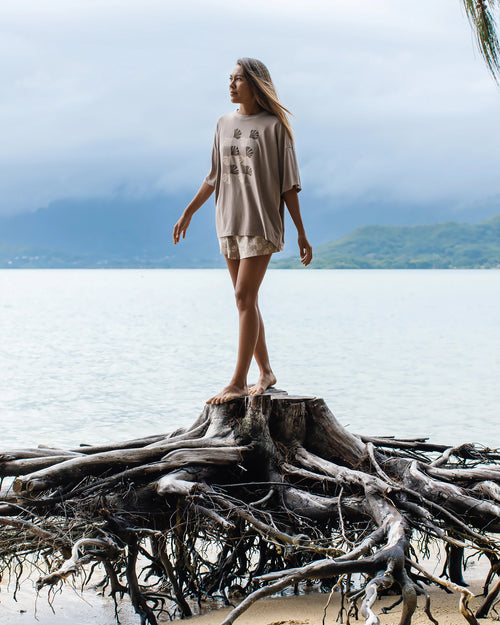 Women's Sea Scallop Tee - Heather Fossil