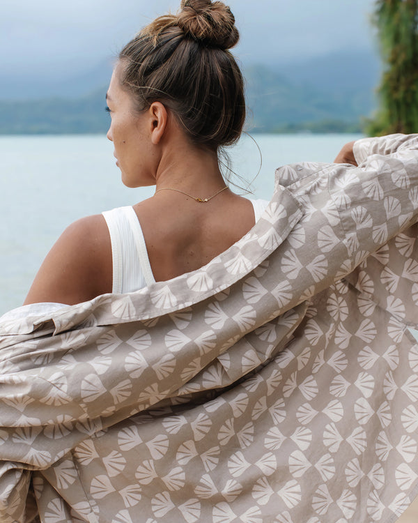 Women's Sullivan's Shirt - Sea Scallop Print Desert Tan